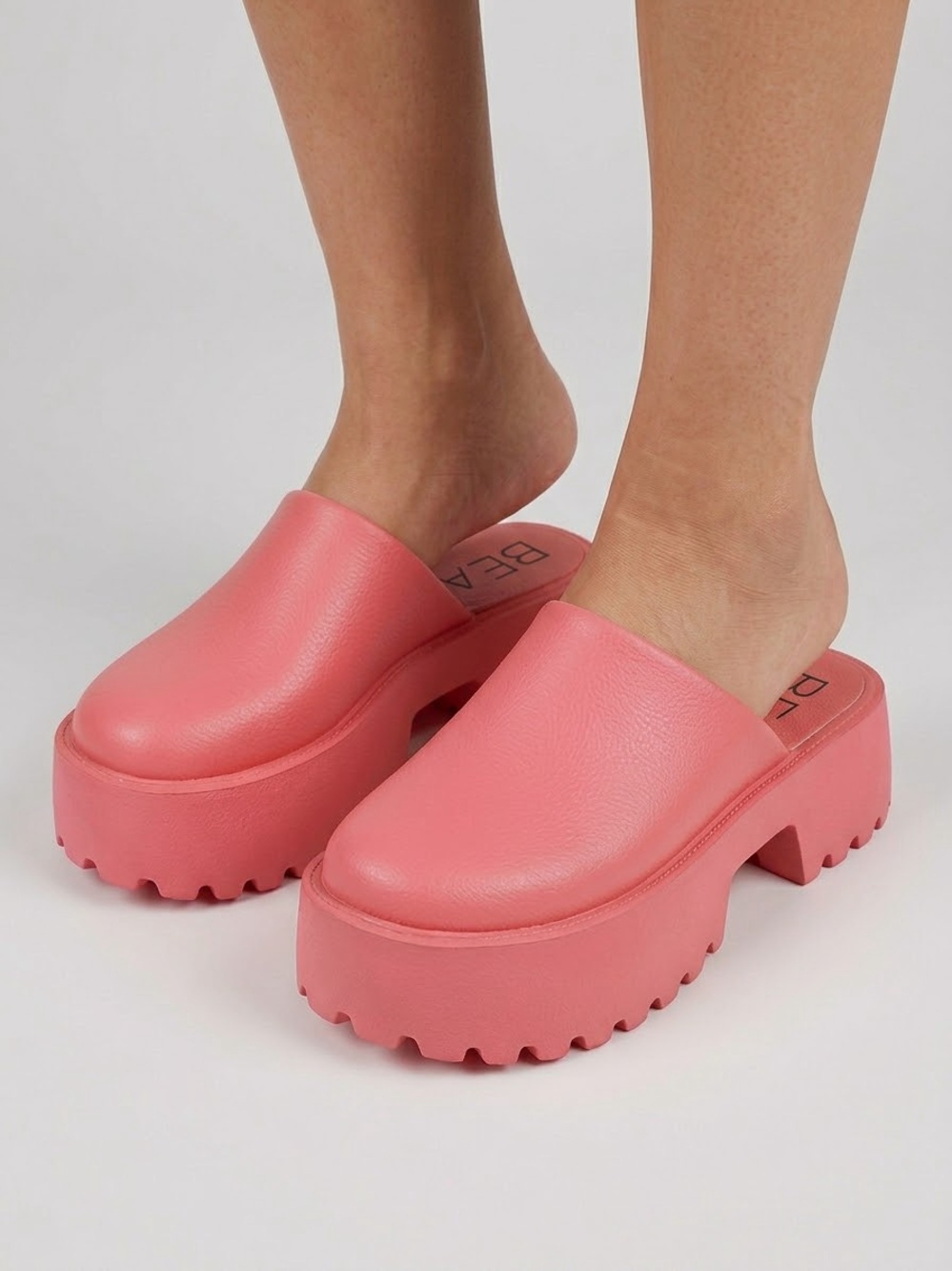 Nwob Beach by Matisse Ventura Lug Sole Platform Mule Clog in pink size 7